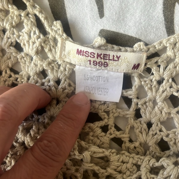 Miss Kelly
Sunburst top knitted 
Cream color 
Size M
Gently used
#324A - Picture 8 of 8